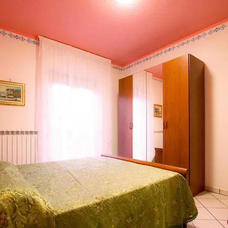 In Ascea With Garden Apartment *