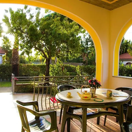 In Ascea With Garden