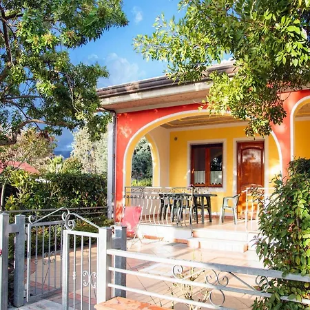 In Ascea With Garden Apartment